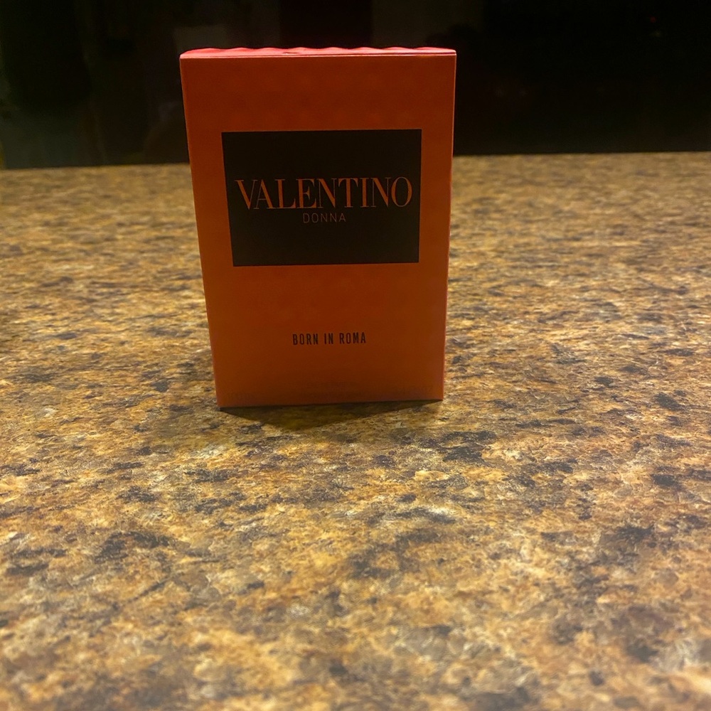 Valentino Donna Born In Roma